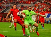 英雄联盟总决赛-国内顶尖豪门足球赛事，展现实力较量！