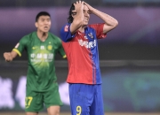 英雄联盟总决赛-阿兰为队友庆生，团结互助是亚洲足球之光