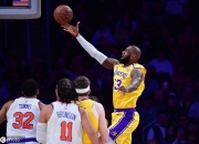 英雄联盟总决赛直播-尼克斯逆转广州队，詹姆斯高光表现