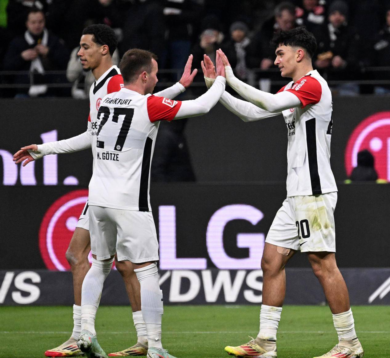 法兰克福再次逆转比分,战胜对手 法兰克福再次逆转比分,战胜对手