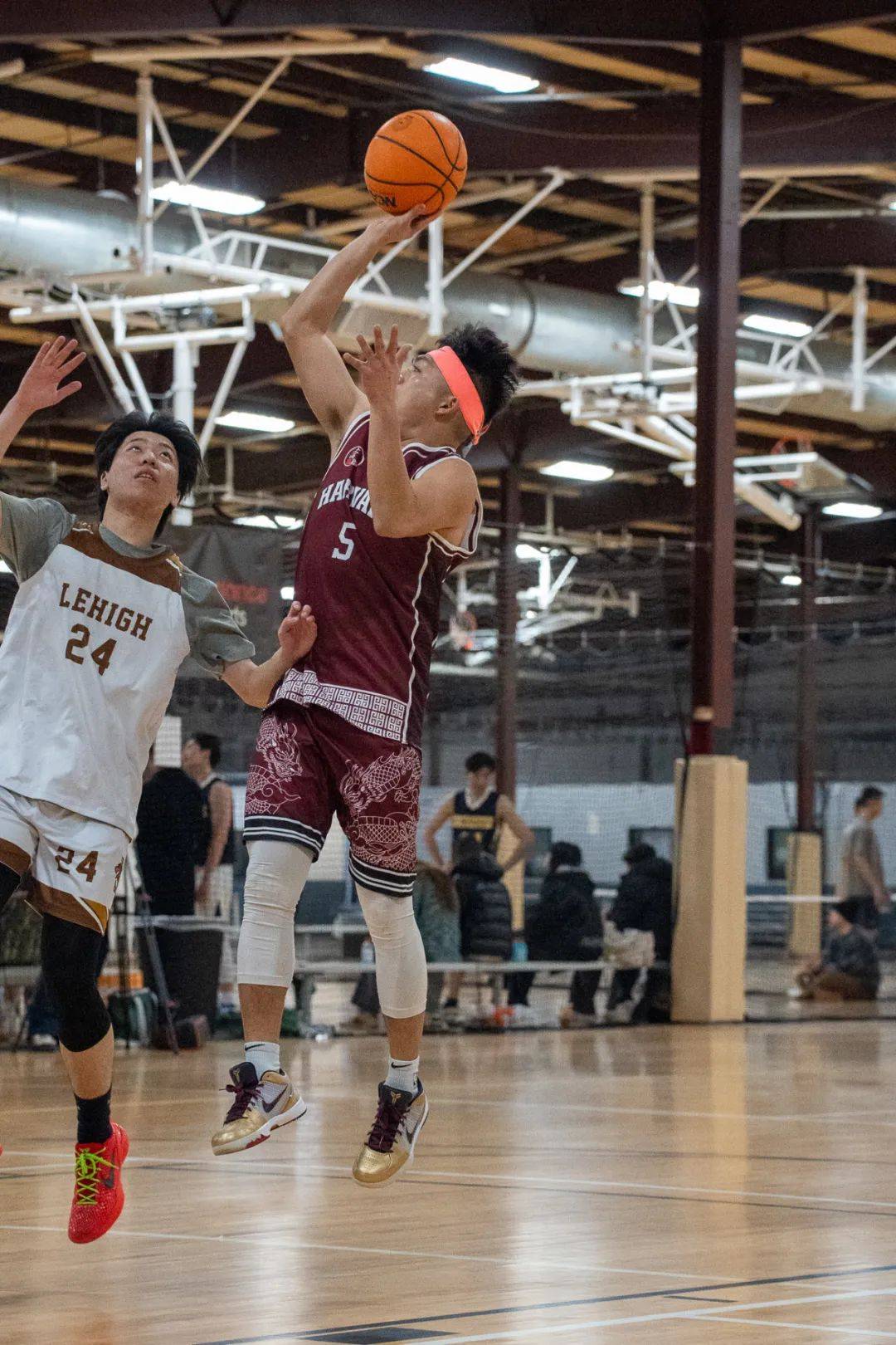 哈尔滨男篮举办篮球夏令营活动 哈尔滨男篮举办篮球夏令营活动