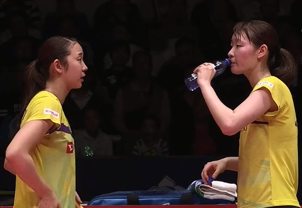 韩国队横扫日本队,黄鸭组合点燃赛场 韩国队横扫日本队,黄鸭组合点燃赛场