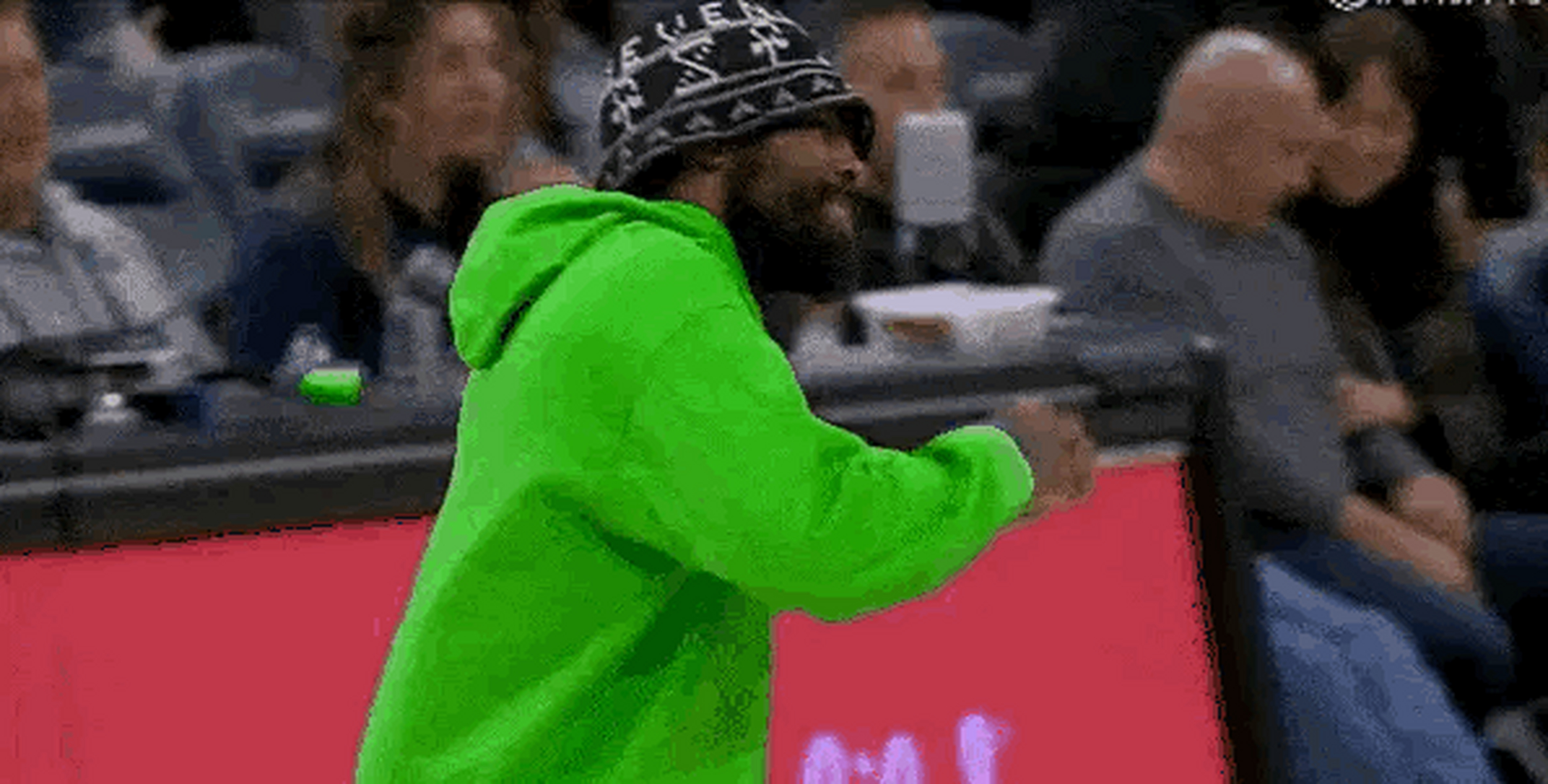 尼克斯碾压广东队，欧文惊艳四座