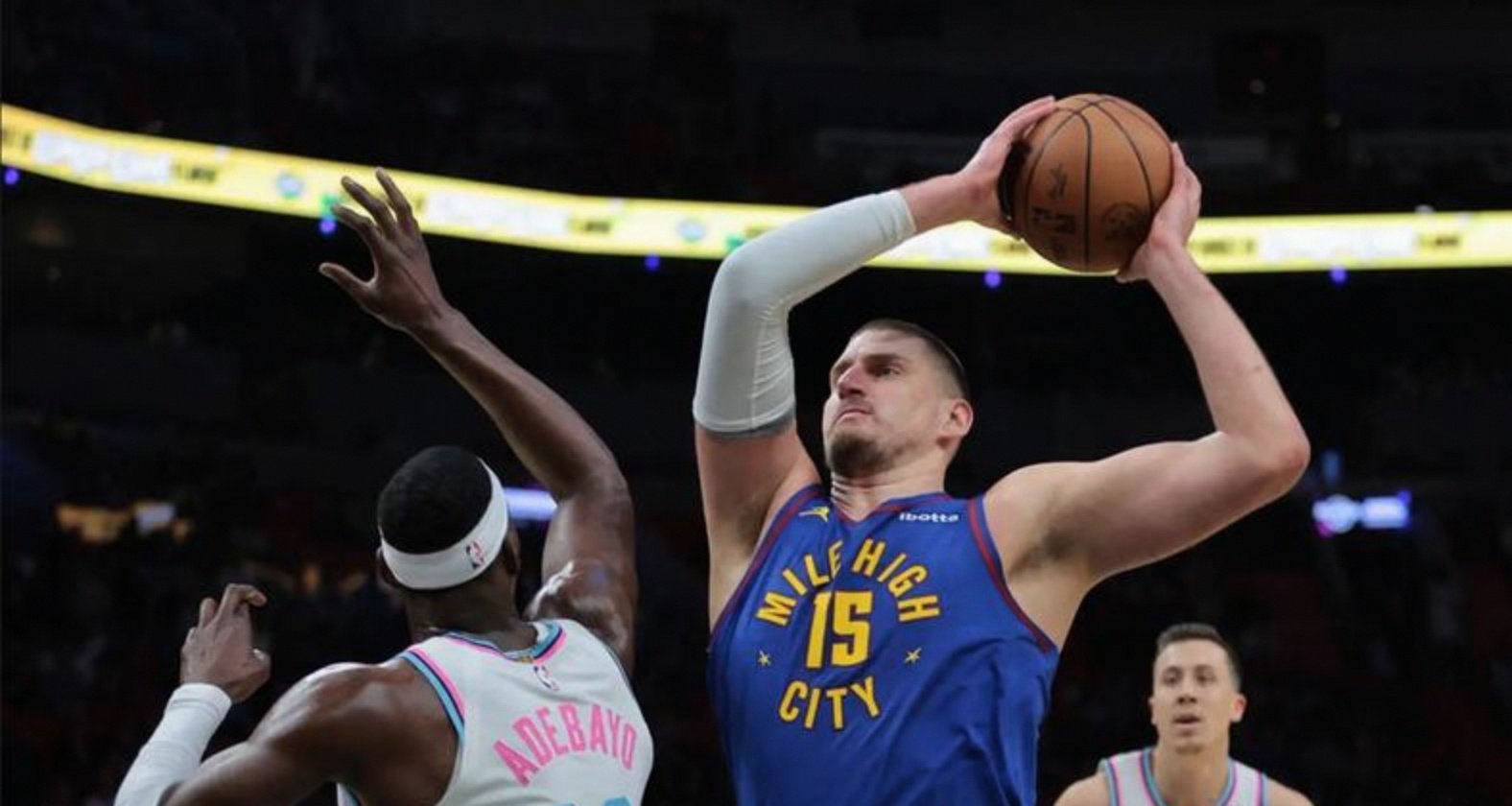 猛龙逆转灰熊，约基奇刷新纪录