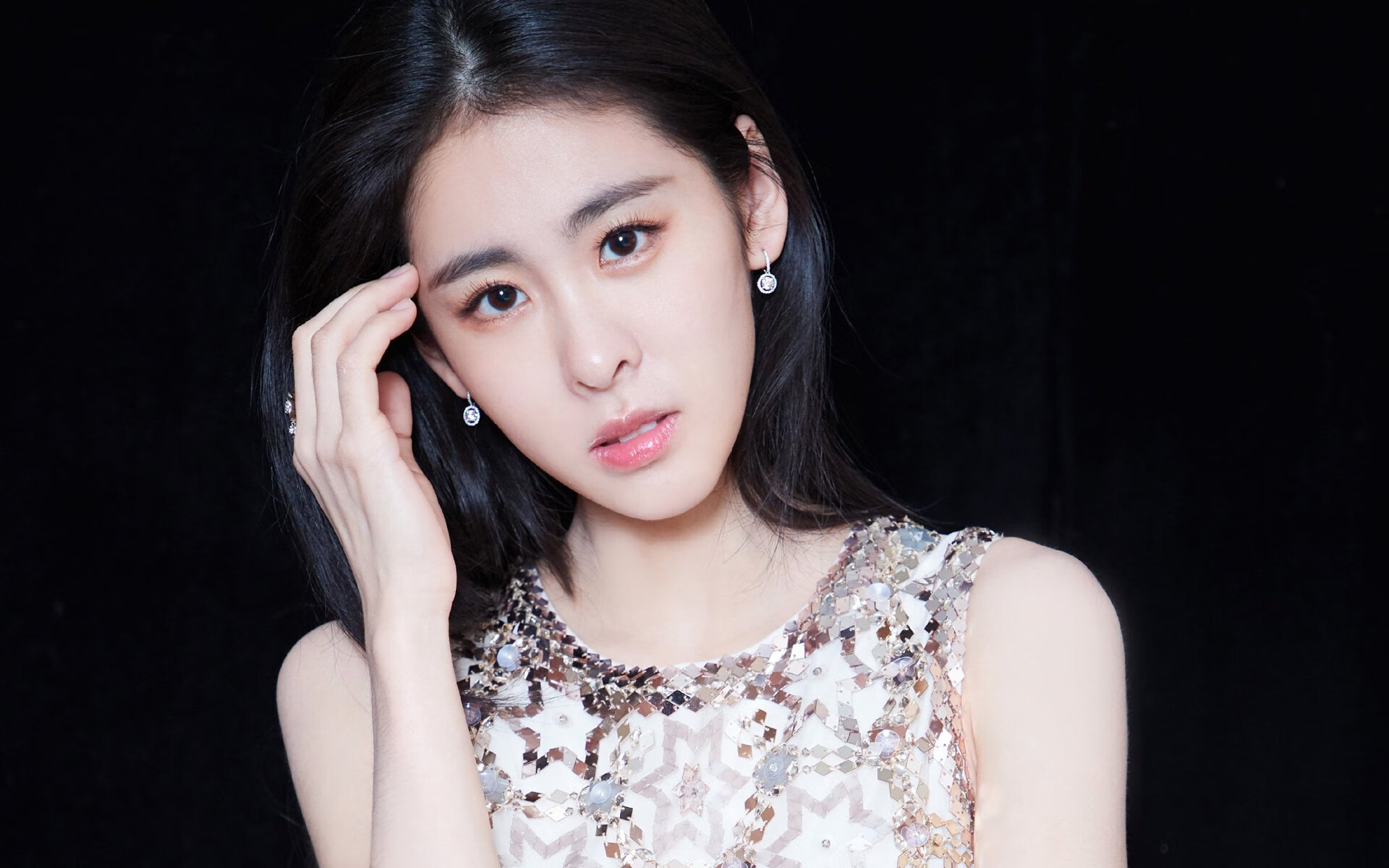 蓝色风暴席卷奥林匹斯，阿尔及利亚踏平希腊，罗德里手术刀般彻底打爆宙斯防线