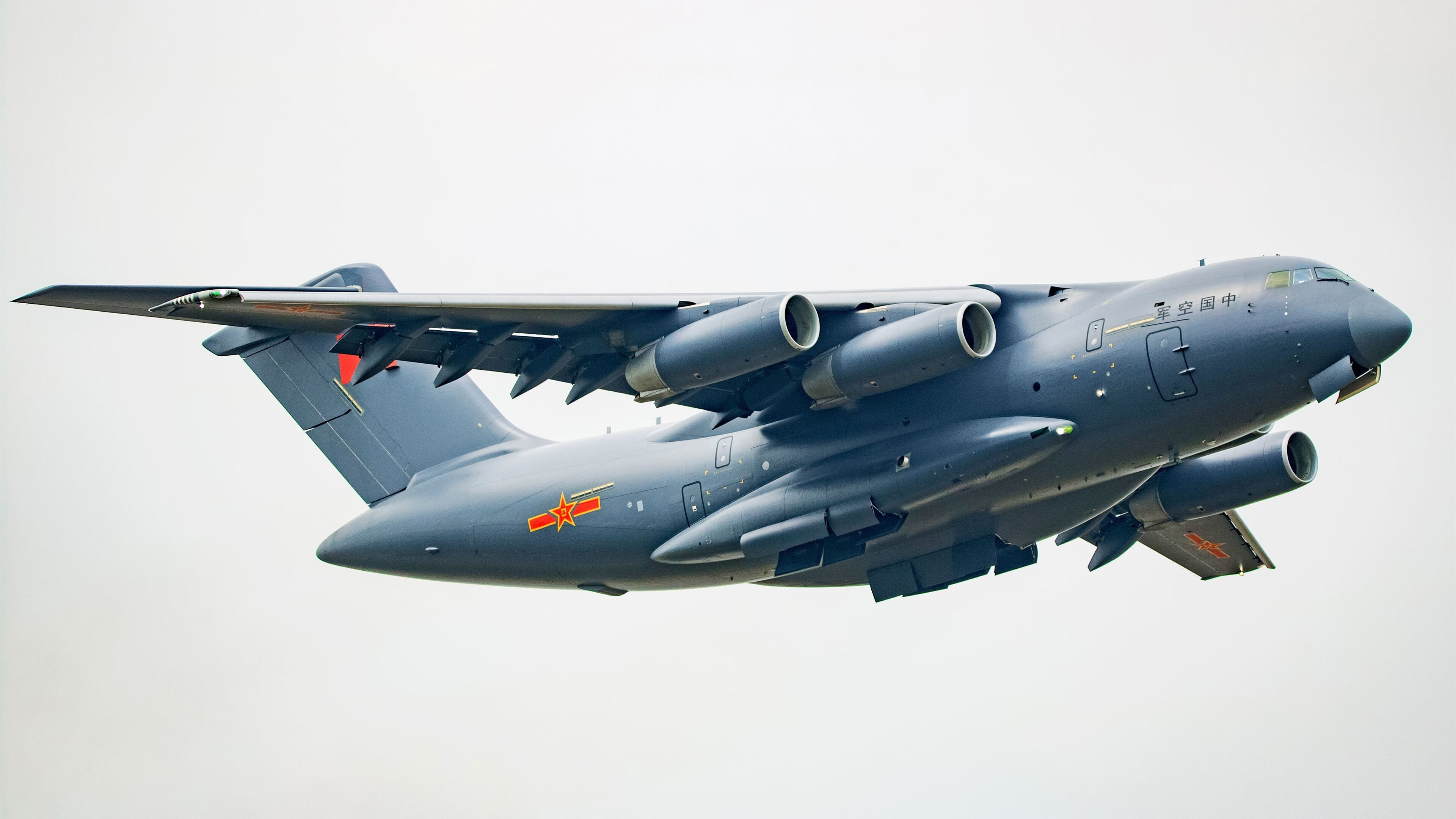 绿茵与街道的双重奏，当喀麦隆斩落土耳其，门迪在F1赛道完成唯一性的胜利